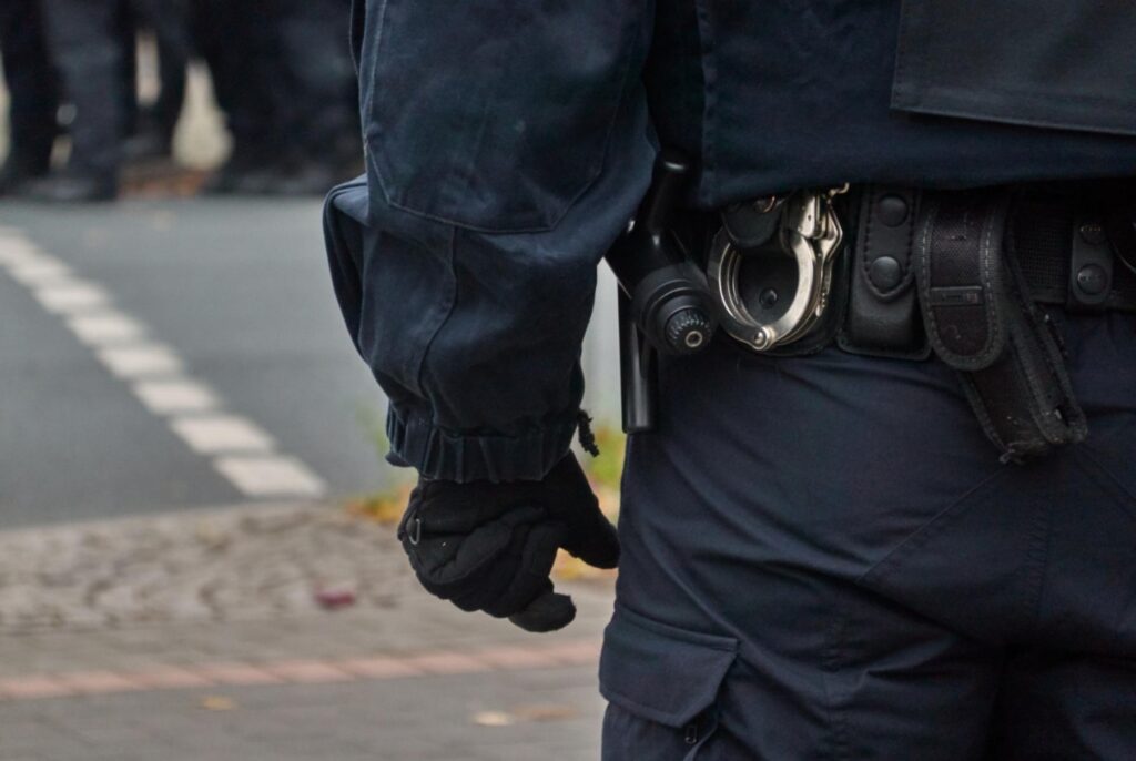 Przestępca złapany przez leszczyńską policję po serii kradzieży tablic rejestracyjnych