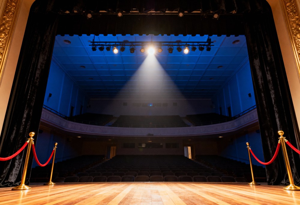 Sztuka w MOK Leszno: od magicznych światów po wojenne zmagania