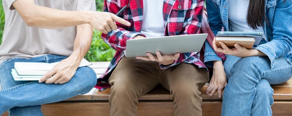 Niepodległościowe warsztaty dla przedszkolaków i uczniów w bibliotece