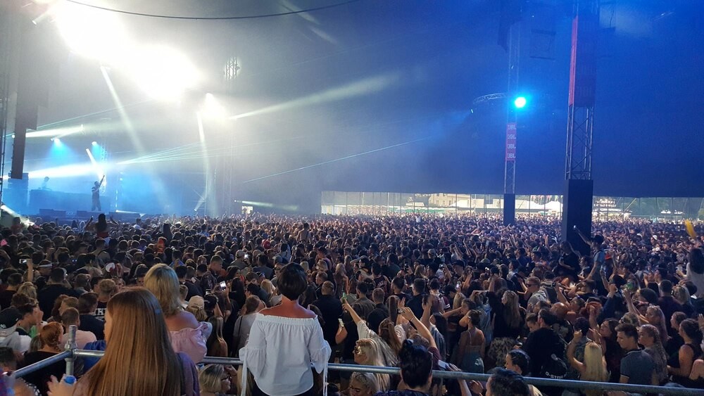 Odkryj moc słowa w akustycznym koncercie Piotra Radke