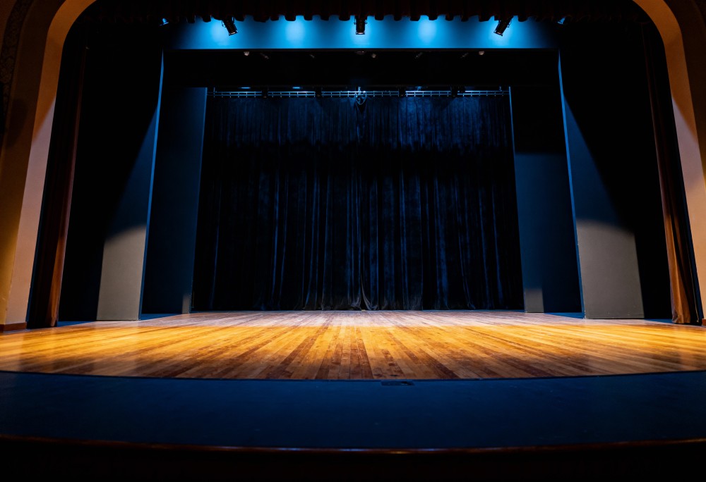 Premiera „ŁAWKI” – spektakl, który porusza młodzieżowe emocje